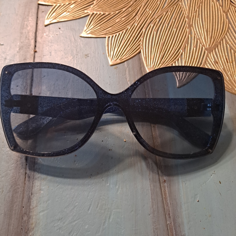 Jessica Simpson sunglasses